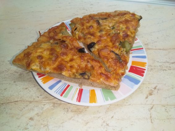 Снимка 2 от рецепта за Пикантна пица