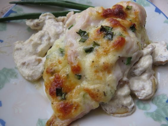 Снимка 6 от рецепта за Пилешки гърди, пълнени с кашкавал и гъбен сос с горчица