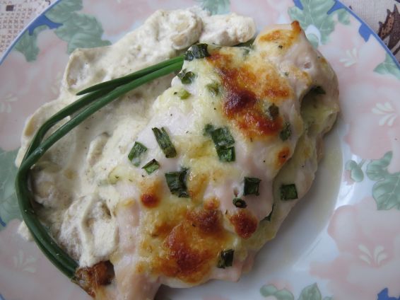 Снимка 7 от рецепта за Пилешки гърди, пълнени с кашкавал и гъбен сос с горчица