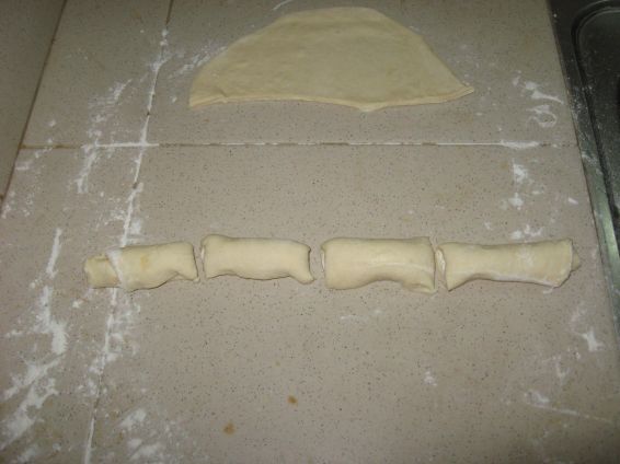 Снимка 3 от рецепта за Пирожки със сирене