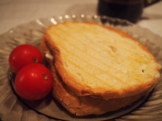 Снимка 3 от рецепта за Ръжен сандвич с мортадела