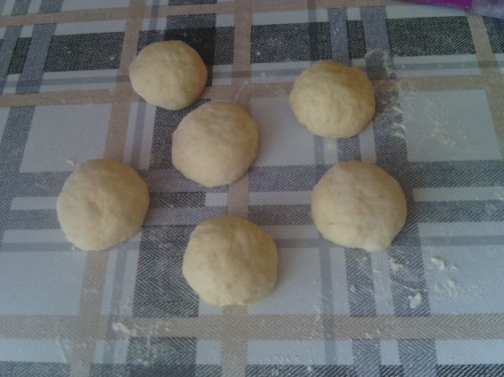 Снимка 5 от рецепта за Закуски-кошници със сирене, колбас, апетитка и чубрица Снимка 5 от рецепта за Закуски-кошници със сирене, колбас, апетитка и чубрица