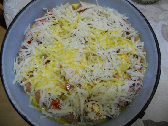 Снимка 3 от рецепта за Запечени кренвирши с кашкавал и яйца