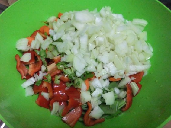 Снимка 5 от рецепта за Зеленчукова супа с обезкостено пилешко месо