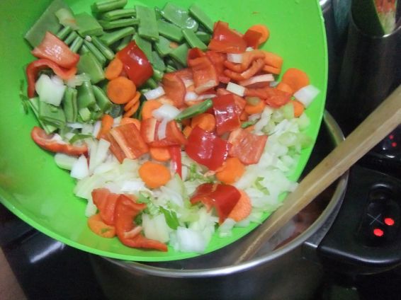 Снимка 6 от рецепта за Зеленчукова супа с обезкостено пилешко месо