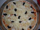 Рецепта за Пица с моцарела, ананас и маслини