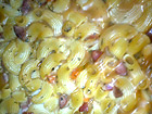 Макарони на фурна с доматен сос и босилек