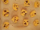 Снимка 5 от рецепта за Хрупкави бисквити с парченца шоколад