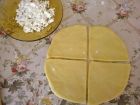 Снимка 4 от рецепта за Кифлички със сирене и сусам