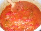 Снимка 2 от рецепта за Печени чушки с доматен сок и лук