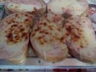 Снимка 14 от рецепта за Печени сандвичи с наденица и кашкавал