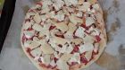 Снимка 10 от рецепта за Пица с шунка, сирене и кашкавал - вaриант 2