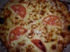Снимка 2 от рецепта за Пица с шунка, сирене и кашкавал