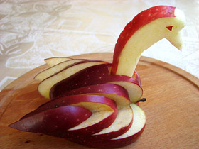 Как да си направите лебед от ябълка